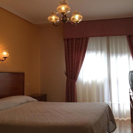 Hotel Restaurante Derby การ์บาญีโน ภายนอก รูปภาพ