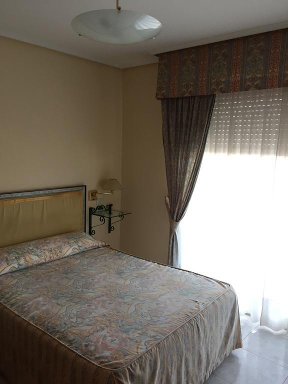 Hotel Restaurante Derby การ์บาญีโน ห้อง รูปภาพ