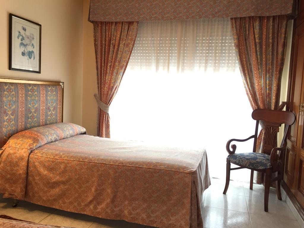 Hotel Restaurante Derby การ์บาญีโน ภายนอก รูปภาพ