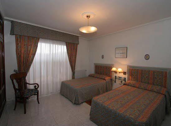 Hotel Restaurante Derby การ์บาญีโน ภายนอก รูปภาพ