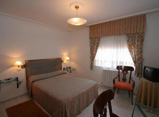 Hotel Restaurante Derby การ์บาญีโน ภายนอก รูปภาพ