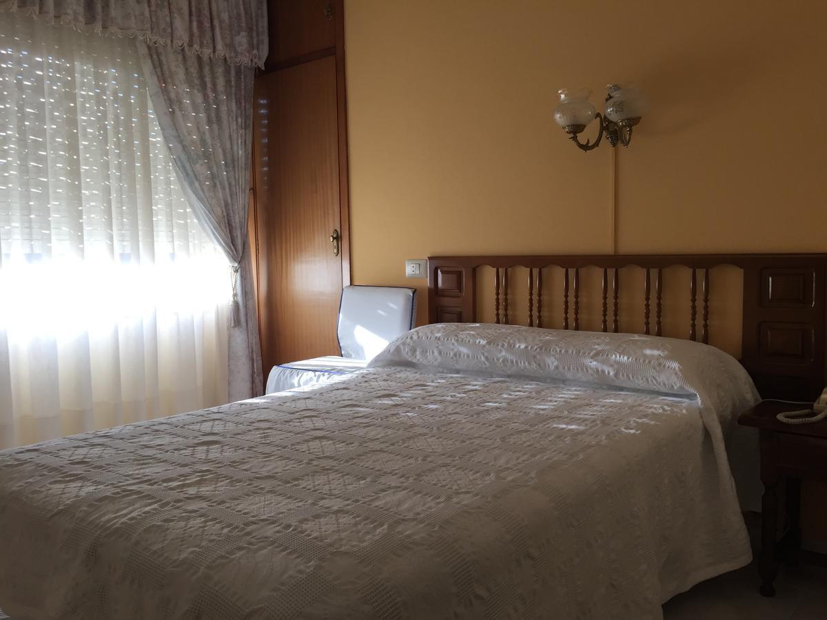 Hotel Restaurante Derby การ์บาญีโน ภายนอก รูปภาพ