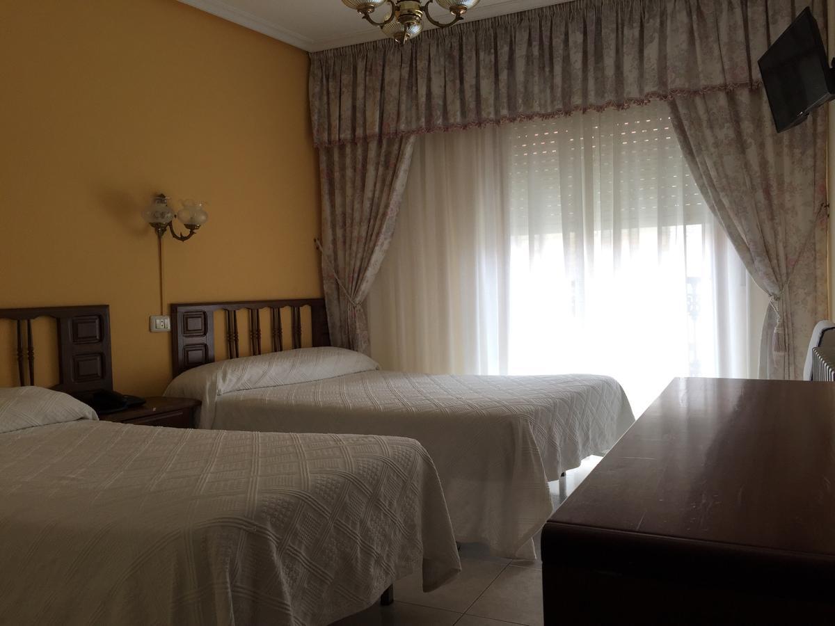 Hotel Restaurante Derby การ์บาญีโน ภายนอก รูปภาพ