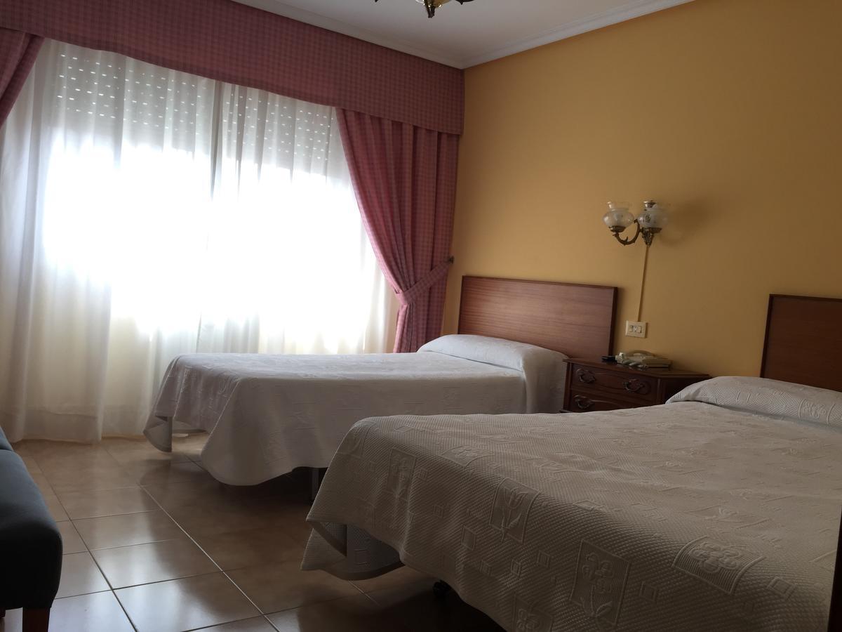 Hotel Restaurante Derby การ์บาญีโน ภายนอก รูปภาพ