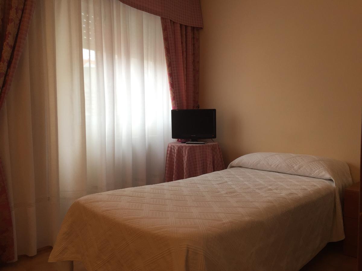 Hotel Restaurante Derby การ์บาญีโน ภายนอก รูปภาพ