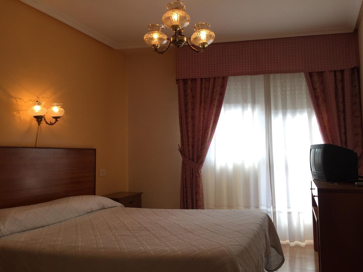 Hotel Restaurante Derby การ์บาญีโน ภายนอก รูปภาพ