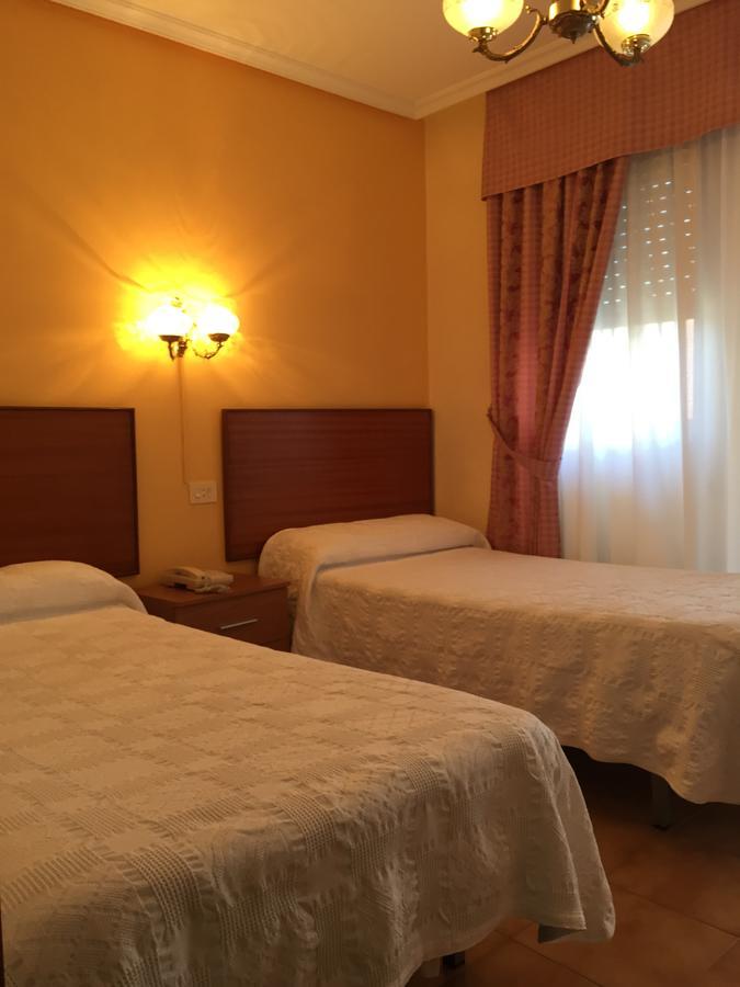 Hotel Restaurante Derby การ์บาญีโน ภายนอก รูปภาพ